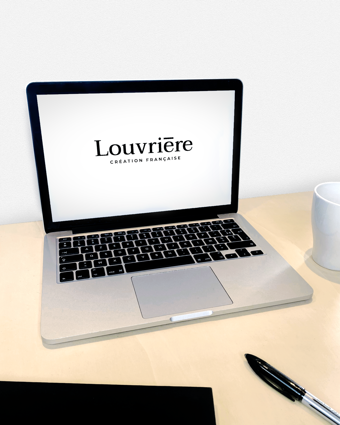 Ordinateur avec logo de Louvière